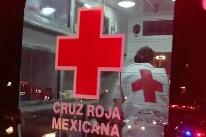 ¡Piromaniaco! Sujeto rocía gasolina y le prende fuego a su pareja 